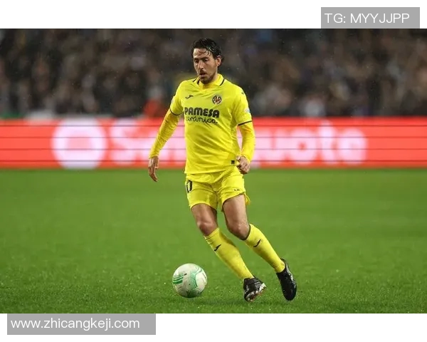 街头足球传奇:从普通球员到街头表演明星的奋斗之路